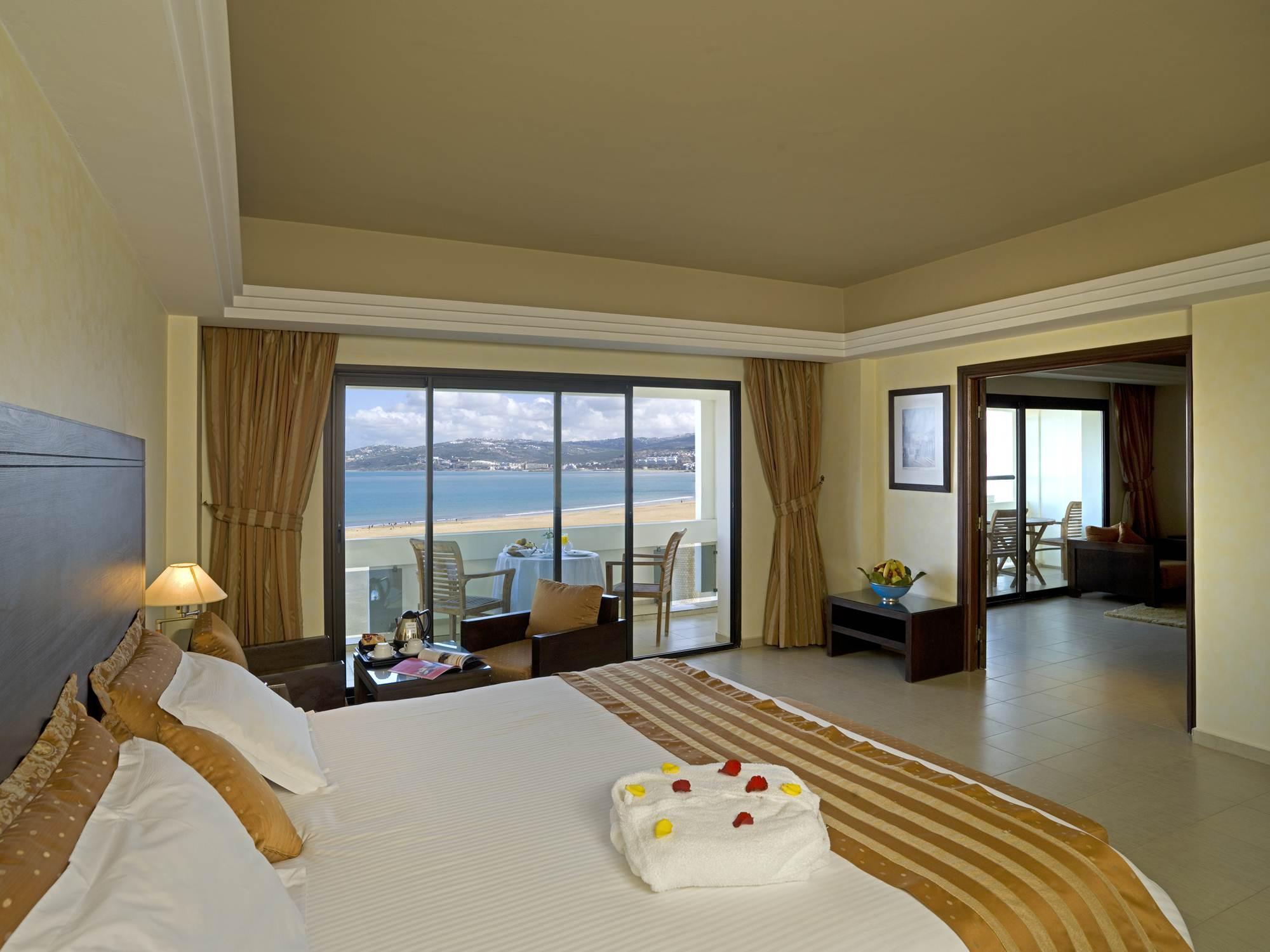 Barcelo Tanger Ξενοδοχείο Εξωτερικό φωτογραφία A bedroom in a hotel